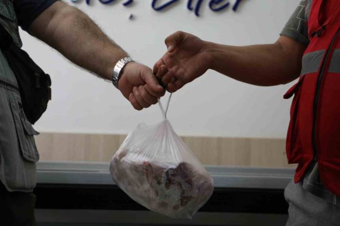 Kurban Eti İhtiyaç Sahiplerine Ulaştırıldı