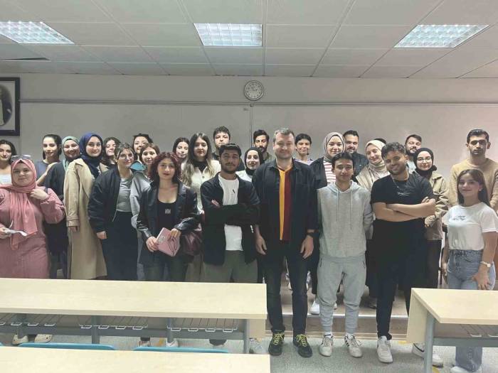 Öğrenciler Kitaplarını Bağışladılar