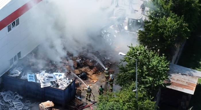 Fabrikanın Bahçesinde Yangın Çıktı