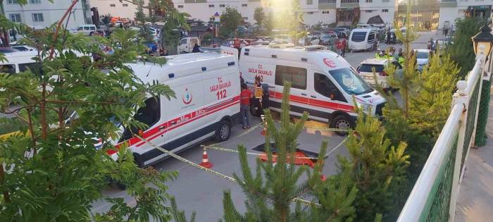 Erzurum’da Aracın Altında Kalan Küçük Çocuk Can Verdi