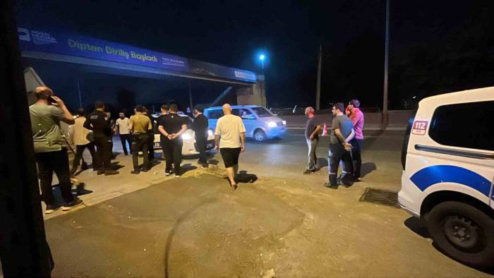 Üstgeçitten Aracın Üstüne Düşen Çocuk Hayatını Kaybetti