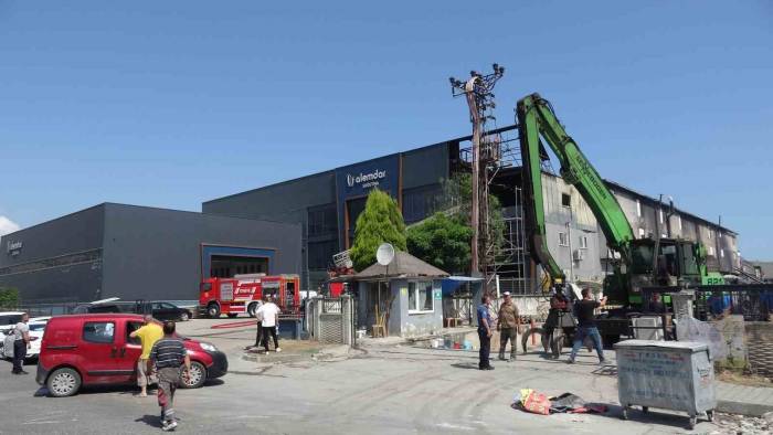 Fabrika Yangını Ekipleri Harekete Geçirdi