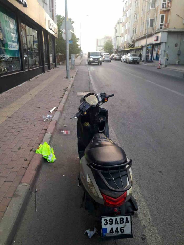 Motosikletten Düşen Sürücü Yaralandı
