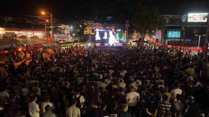 A Milli Futbol Takımı Almanya’da, Bursalılar Meydanlarda Coşku Yaşadı