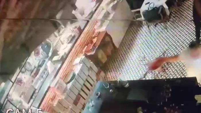 Kadıköy’de Restoran Tavanının Çökme Anı Kamerada