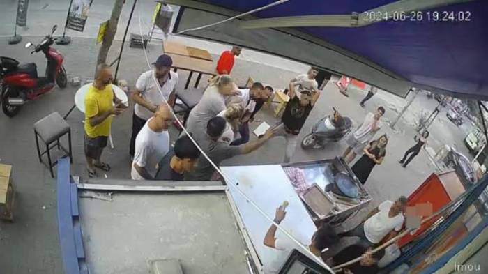 Dükkanı Taş Ve Sopalarla Dağıtılan Kadın Gözyaşlarıyla Yaşadıklarını Anlattı