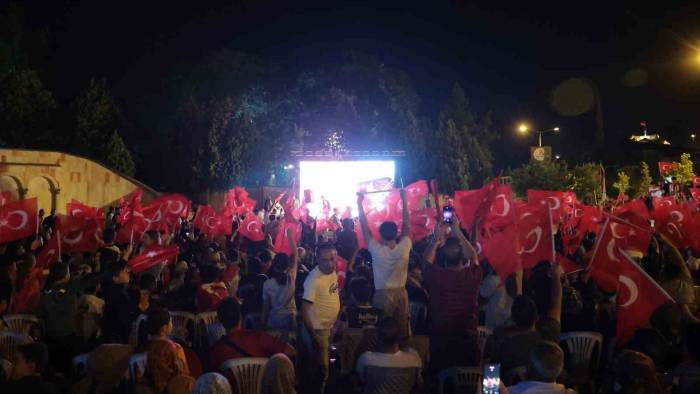 Milli Coşkuyu Hep Birlikte Yaşadılar