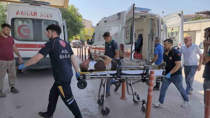 Traktör Devrildi: 1’i Ağır 4 Orman İşçisi Yaralandı