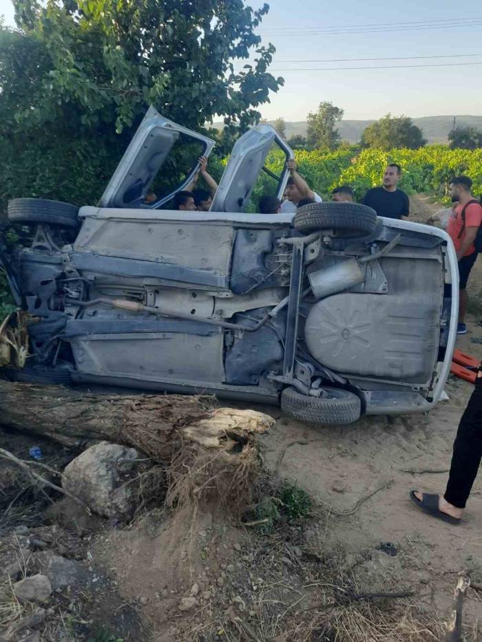 Kontrolden Çıkan Otomobil Şarampole Devrildi: 3 Yaralı