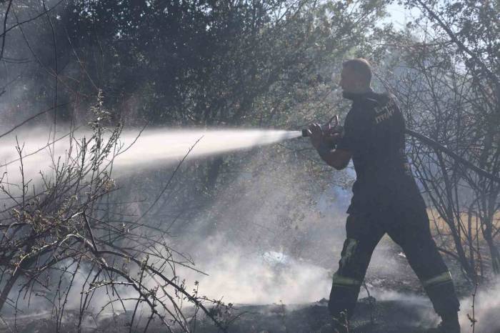 Elazığ’da İtfaiye Ekipleri Bir Günde 73 Yangına Müdahale Etti