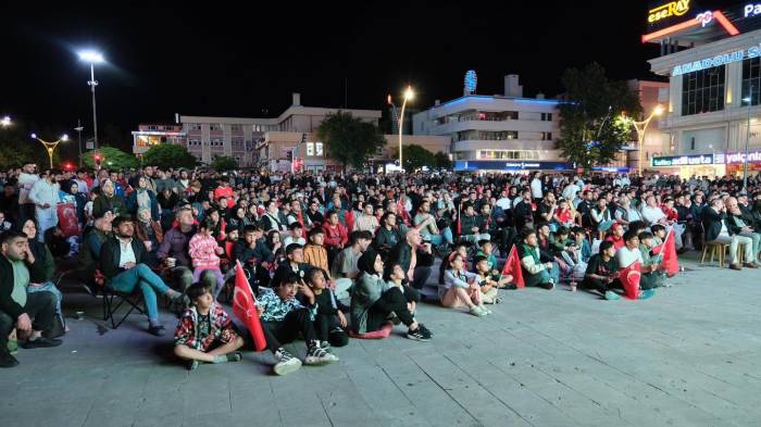 Erzincan’da Milli Maç Heyecanı Yaşandı