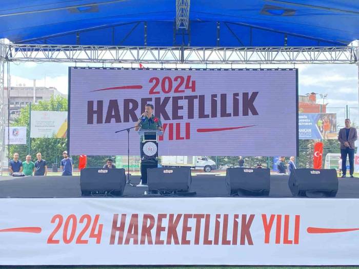 Bahçelievler’de Yaz Spor Okulları, Bakan Bak’ın Katılımıyla Düzenlenen Törenle Açıldı