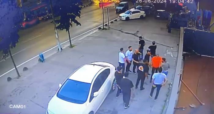 Sancaktepe’de Silahlı Saldırganlar Oto Yıkamacıyı Darp Etti, O Anlar Kamerada