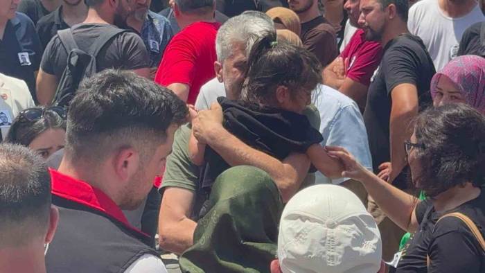 Öldürülen Müdür Yardımcısının İki Çocuğundan Babaya Son Bakış