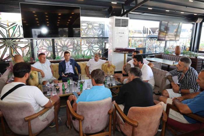 Başkan Ünlü Barlar Sokağı Esnafı İle Görüştü