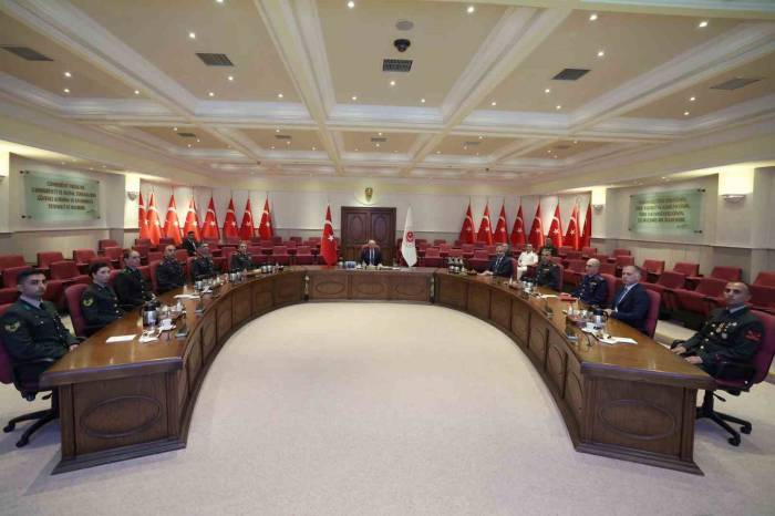 Bakan Güler, Kara Kuvvetlerinin 2 Bin 233’üncü Kuruluş Yıl Dönümünü Kutladı