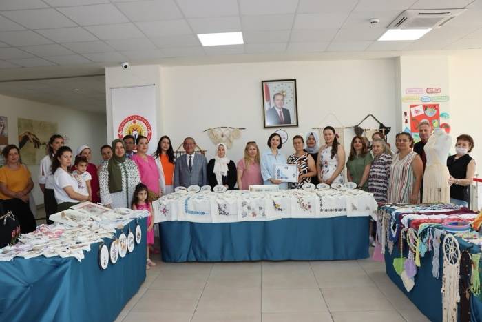 Adem Projesi Kursiyerlerinin El Emeği Ürünleri Sergilendi