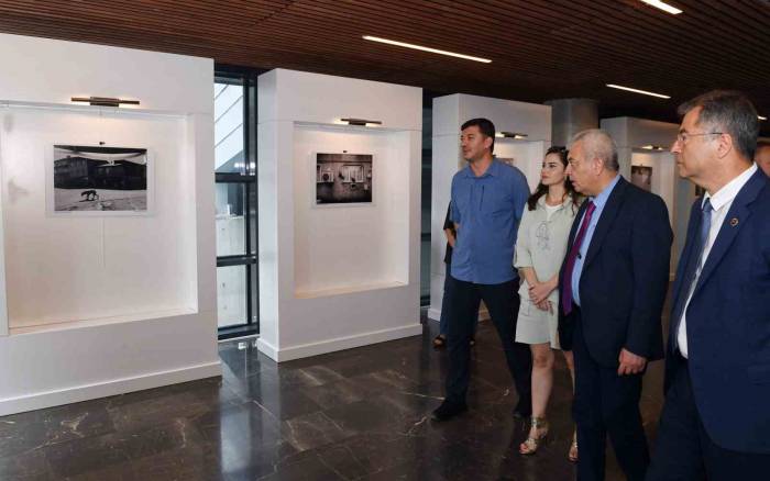 Şehrin Sessiz Tanıklarını Fotoğraflara Taşıdı