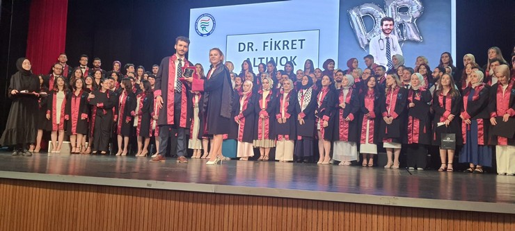 recep-tayyip-erdogan-universitesinde-en-basarili-intern-doktor-dr-fikret-altunok.jpg