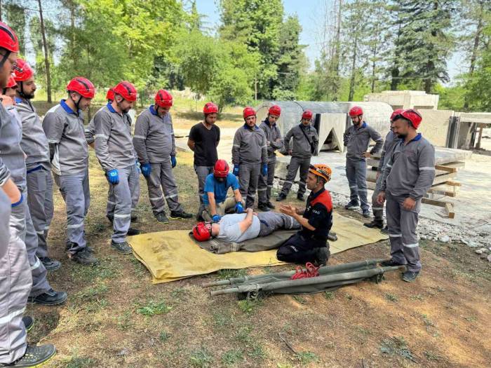 Afad Depremde Arama Kurtarma Eğitimlerini Sürdürüyor