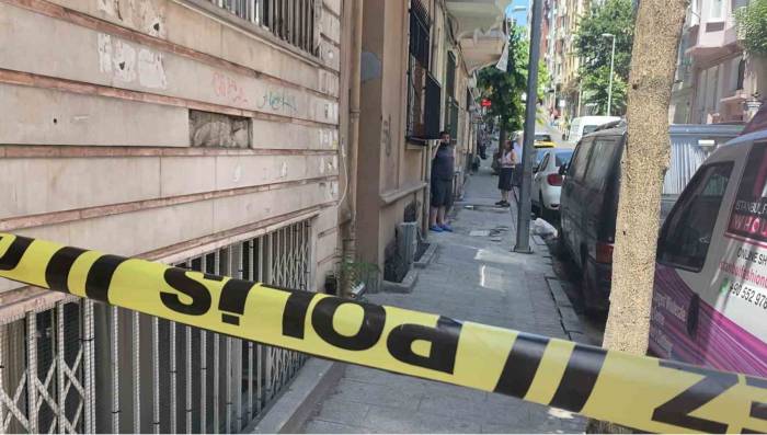 Şişli’de Korkunç Cinayet: Eşine Saldıran Adamı Bıçaklayarak Öldürdü, Kahkaha Attı