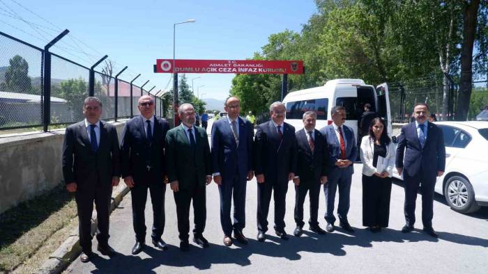 Milletvekillerinden Erzurum Ve Erzincan Cezaevlerinde İnceleme