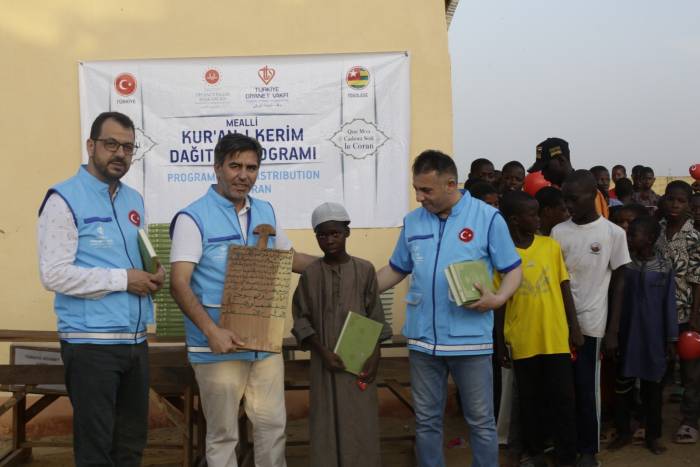 Tdv ‘1 Kurban 1 Kur’an’ Projesiyle 21 Ülkede 80 Bin Kur’an-ı Kerim Hediye Etti