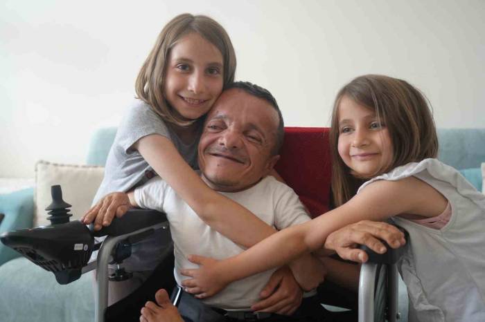 Türkiye’nin En Kısa Boylu Bestecisinin Akülü Sandalye Mutluluğu