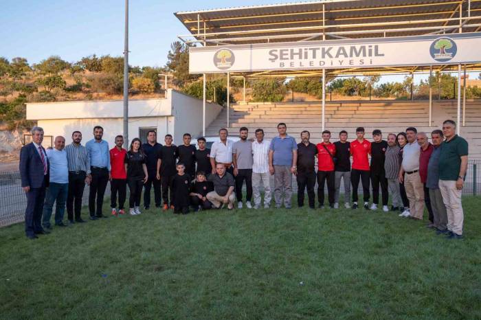 Yılmaz, Dereceye Giren Güreşçileri Ödüllendirdi