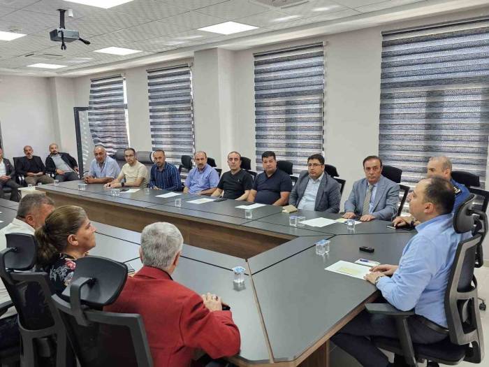 Tatvan Kaymakamı Demir Muhtarlarla Bir Araya Geldi