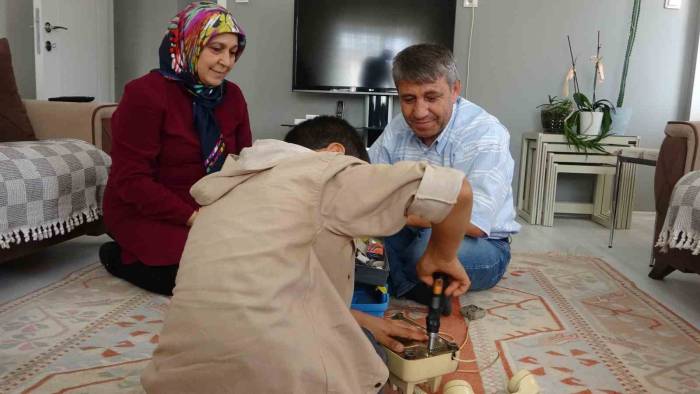 Koruyucu Ulusan Ailesi Yüzde Elli Engelli Çocuğu 8 Yıldır Sevgi İle Büyütüyor