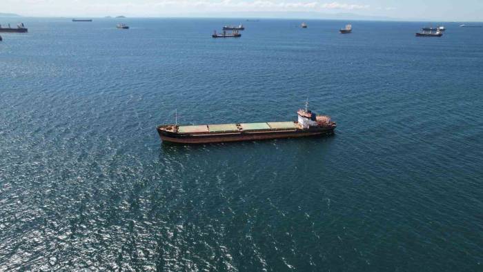 Bakırköy Açıklarında Karaya Oturan Gemi Havadan Görüntülendi