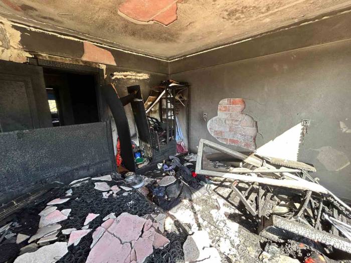 İzmir’deki Orman Yangınında Alevlerin Evlere Yaklaştığı Anlar Kamerada