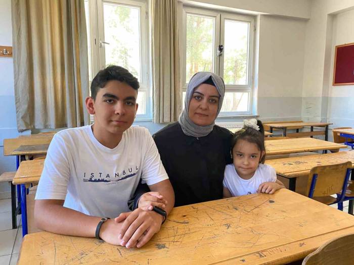 Ebrar Siteleri’nde Depremde Sağ Kurtuldu, Lgs Birincisi Oldu