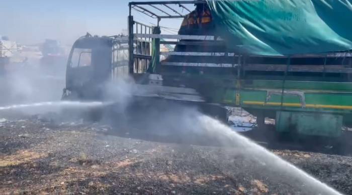 Saman Yüklemeye Gelen Tır Yandı