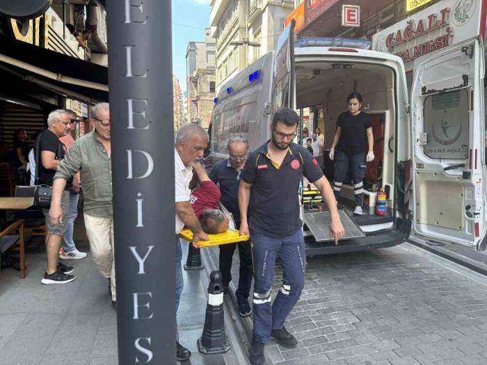 Sokakta Temizlik Yaparken Otomobil Çarptı