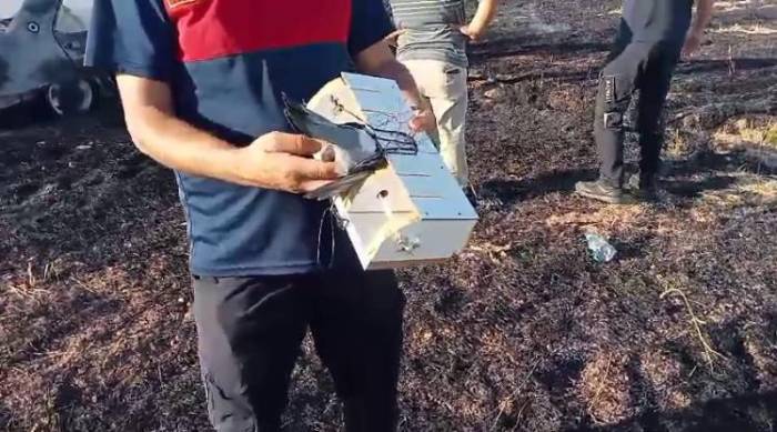 Boş Tarlada Yanan Otomobil Hurdaya Döndü