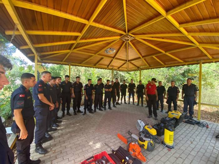 Jandarma Personeline Depremde Arama Kurtarma Eğitimi Verildi