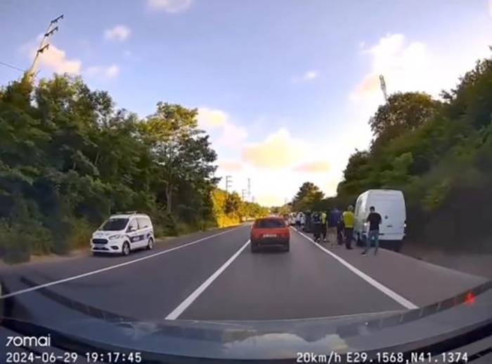 Beykoz-riva Yolunda İki Araç Kaza Yaptı: 3 Yaralı