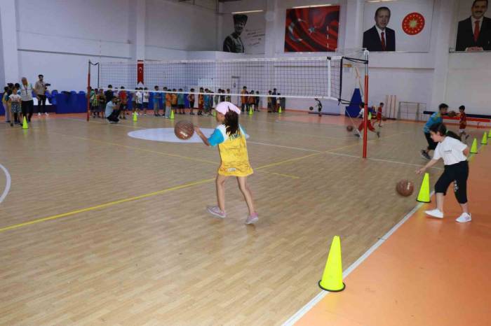 Çocuklardan Basketbola Yoğun İlgi