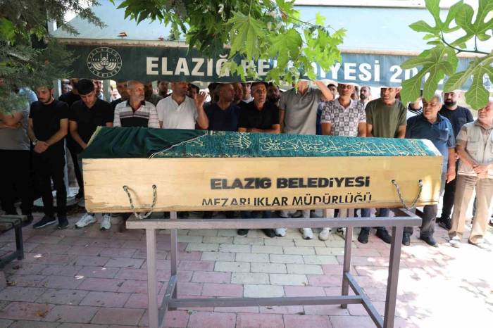 İsteme Günü Kalp Krizi Geçirerek Hayatını Kaybeden Genç Kız, Son Yolculuğuna Uğurlandı