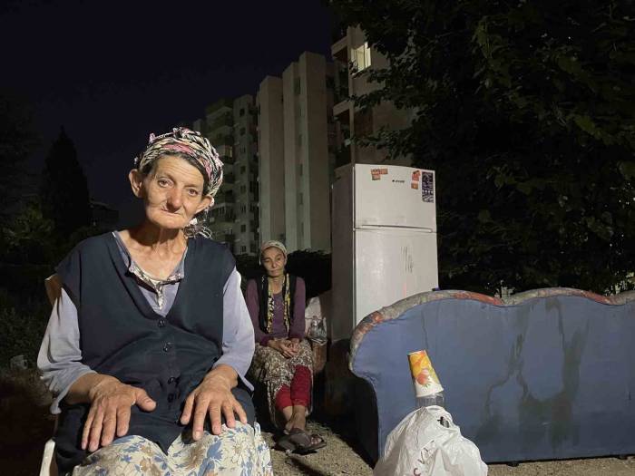 3 Kardeş Eski Ev Sahipleri Tarafından ’size Ev Tuttum’ Yalanıyla Sokağa Atıldı