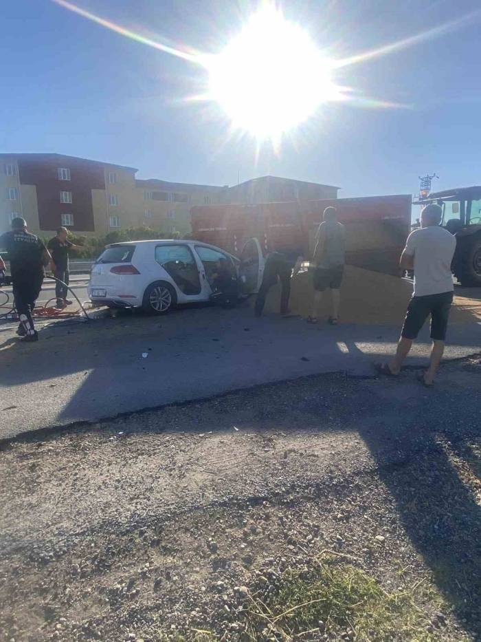 Babaeski’de Otomobil İle Traktör Çarpıştı: 2 Yaralı