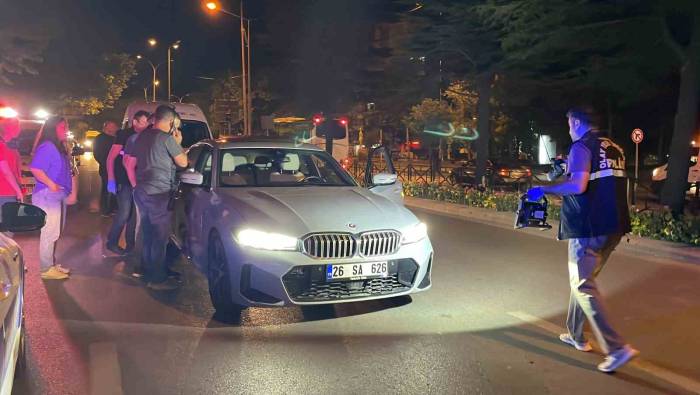 Bıçak Zoruyla Ticari Taksi Ve Lüks Otomobil Gasp Eden Genç Kovalamaca Sonucu Yakalandı