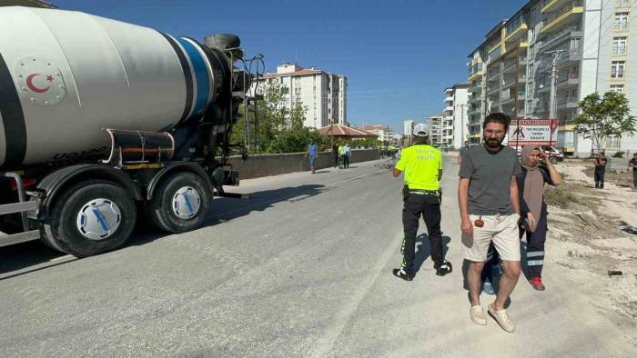 Beton Mikserinin Çarptığı Bisiklet Sürücüsü Hayatını Kaybetti