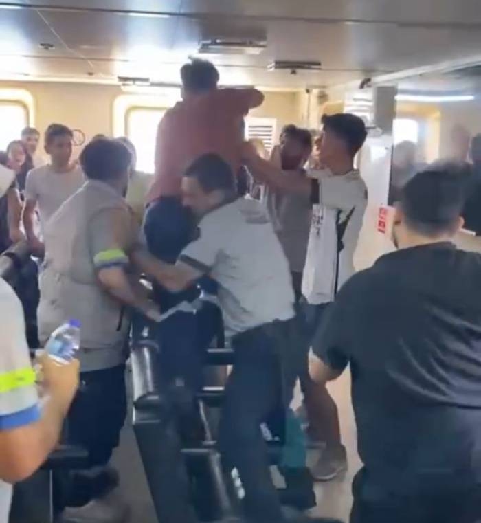 Kktc-mersin Feribotunda Rötar Tartışması Kavgayla Bitti