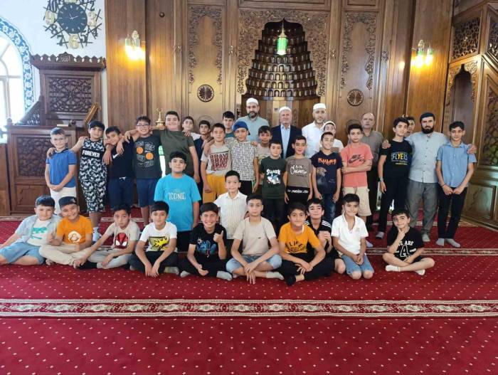 Van’da Camiler Çocuk Sesleriyle Şenlendi