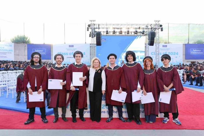 Sabancı Üniversitesi 22. Dönem Lisans Ve 25. Dönem Lisansüstü Mezunlarını Verdi