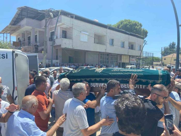 İzmir’deki Patlamada Hayatını Kaybeden Kardeşlere Acı Veda