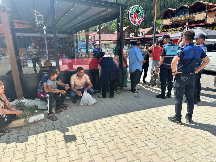 Uzungöl’de Dilencilere Zabıta Ekiplerinden Operasyon